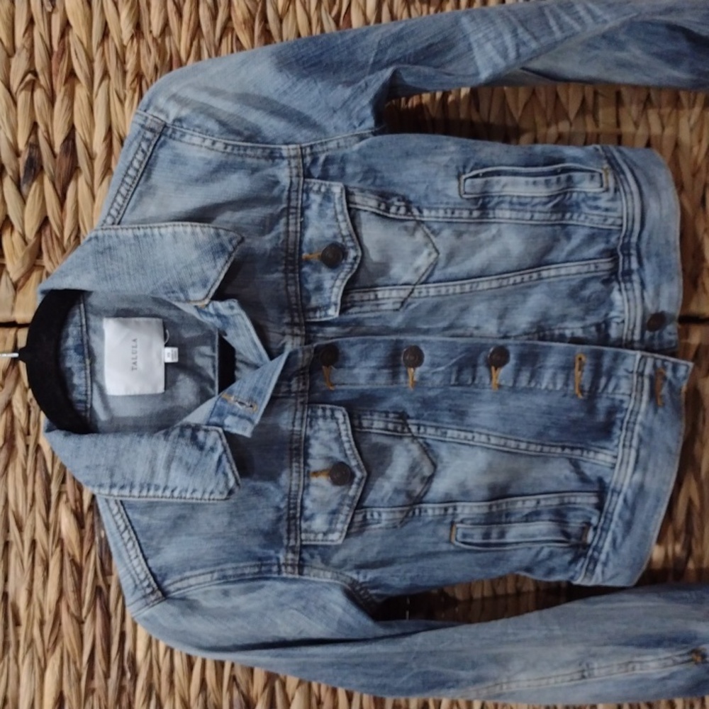 Aritzia Talula distressed jean jacket size xs